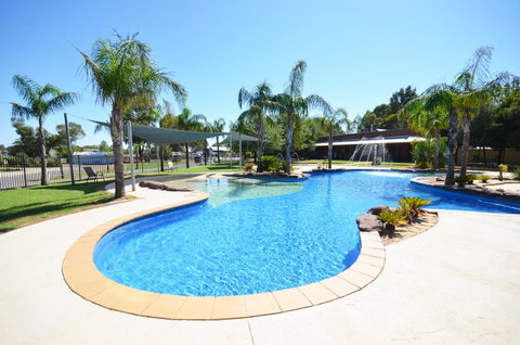 Tasman Holiday Parks - Merool On The Murray - Sydneys Hotel 40