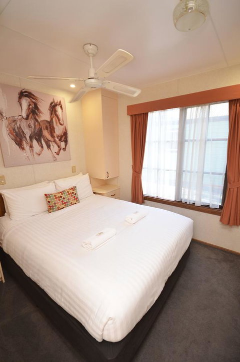 Tasman Holiday Parks - Merool On The Murray - Sydneys Hotel 12