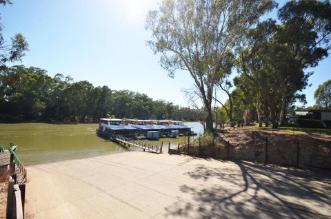 Tasman Holiday Parks - Merool On The Murray - Sydneys Hotel 3