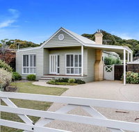 Cute Cottage on Cain - beach at end of street - Sydneys Hotel