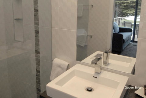 Seascape Accommodation - Sydneys Hotel 9