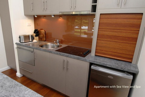 Seascape Accommodation - Sydneys Hotel 3