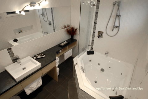 Seascape Accommodation - Sydneys Hotel 2