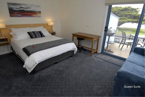 Seascape Accommodation - Sydneys Hotel 10