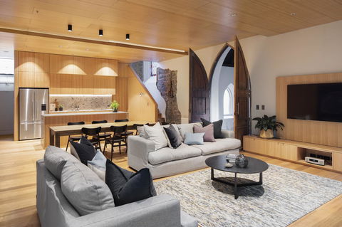 Converted Blue Stone Church - Sydneys Hotel 11
