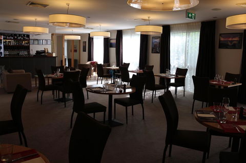 Bairnsdale International - Sydneys Hotel 16