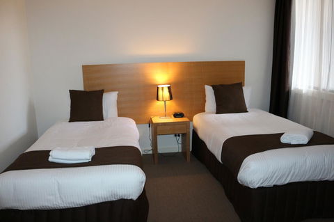 Bairnsdale International - Sydneys Hotel 26