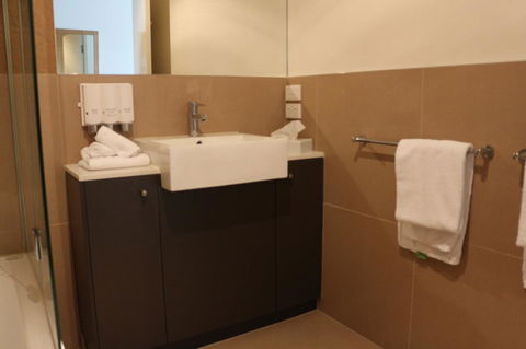 Bairnsdale International - Sydneys Hotel 24