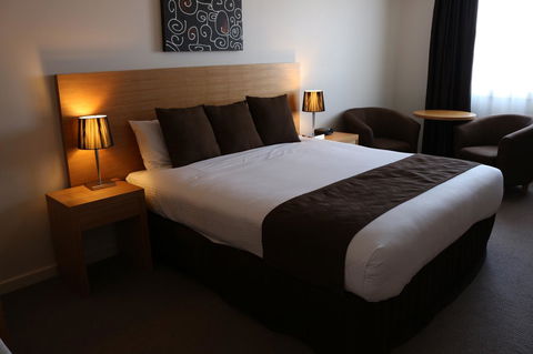 Bairnsdale International - Sydneys Hotel 11
