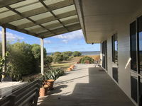Book Eagle Point Accommodation Vacations Sydneys Hotel Sydneys Hotel
