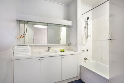 Burvale Hotel - Sydneys Hotel 1