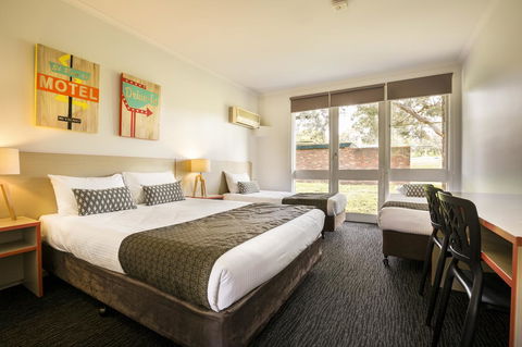 Burvale Hotel - Sydneys Hotel 0