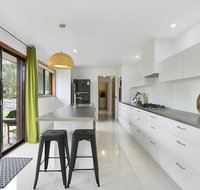 Fairhills - NEW LISTING beautifully styled - Sydneys Hotel