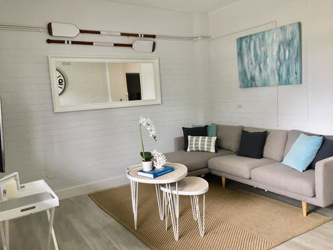 The Wheelhouse - 2BR Waterfront Apt In Town - Sydneys Hotel 2