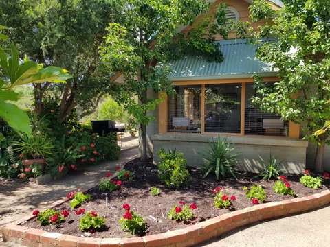 The Fingal Farm - Sydneys Hotel 0