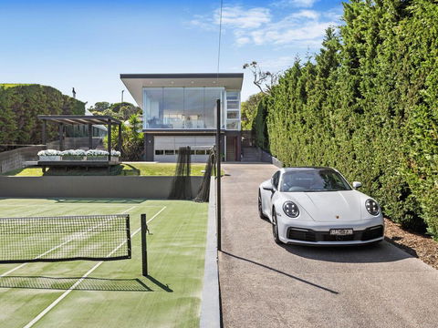 The Belmond - Sydneys Hotel 1
