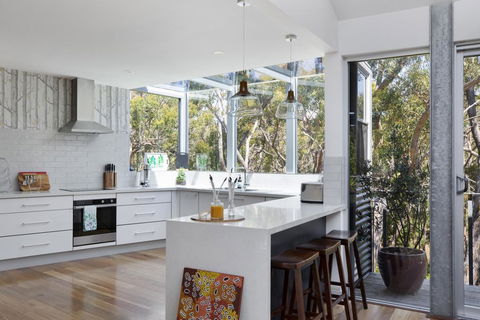 The Bird House - Sydneys Hotel 1