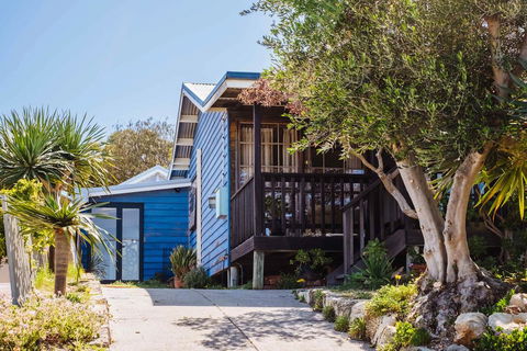The Blue Beach House - Sydneys Hotel 2