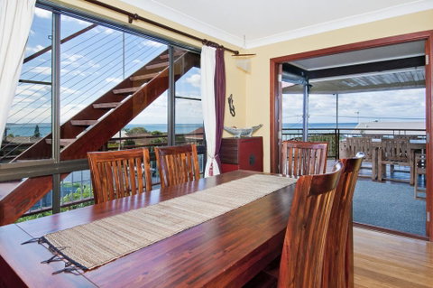 THE BOARDROOM ON BANKSIA - 11 Banksia Ave Bonny Hills - Sydneys Hotel 2