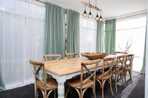 The Byng House Grand And Central, Entertain 12 - Sydneys Hotel 0