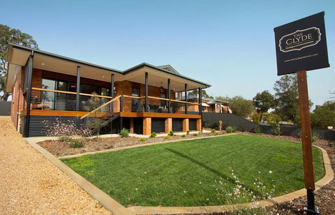 The Clyde Greenock - Sydneys Hotel 1