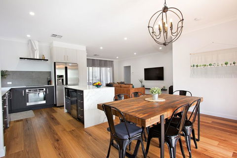 The Clyde Greenock - Sydneys Hotel 3