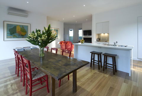 The Cottage At Bolobek - Sydneys Hotel 0