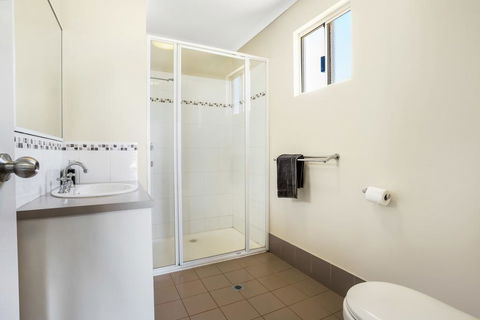 The Cove Holiday Village - Sydneys Hotel 2