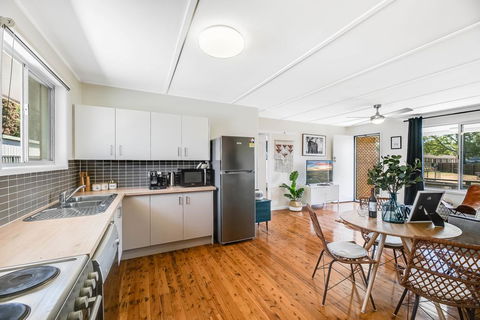 The Cowhide Cabin - Comfy, Family Friendly Stays In Toowoomba - Sydneys Hotel 2