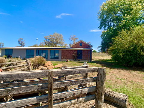 The Daydawn Dairy - Perched High, Simple Living & What A View! - Sydneys Hotel 0