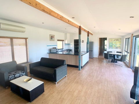 The Daydawn Dairy - Perched High, Simple Living & What A View! - Sydneys Hotel 3