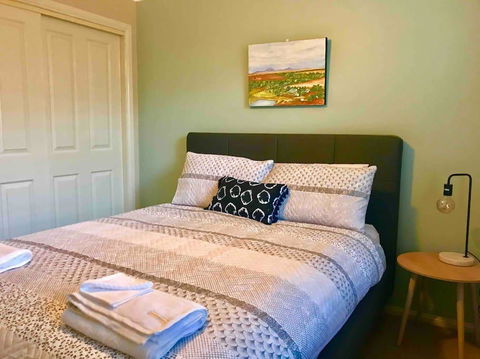 The Entertainer - Downtown Orange, Sleeps 11 - Sydneys Hotel 2