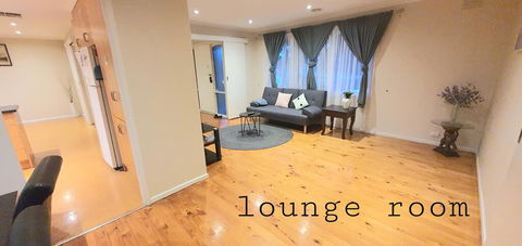 The Flower Homestay - Sydneys Hotel 0