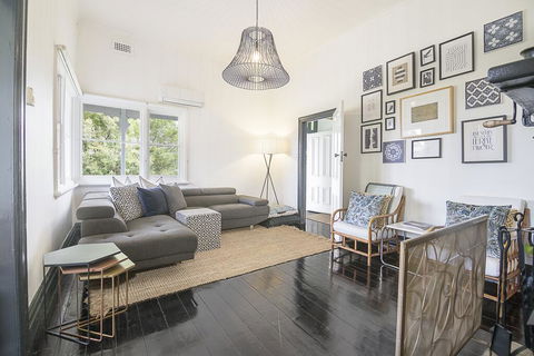 The Gardener's Cottage - Sydneys Hotel 1