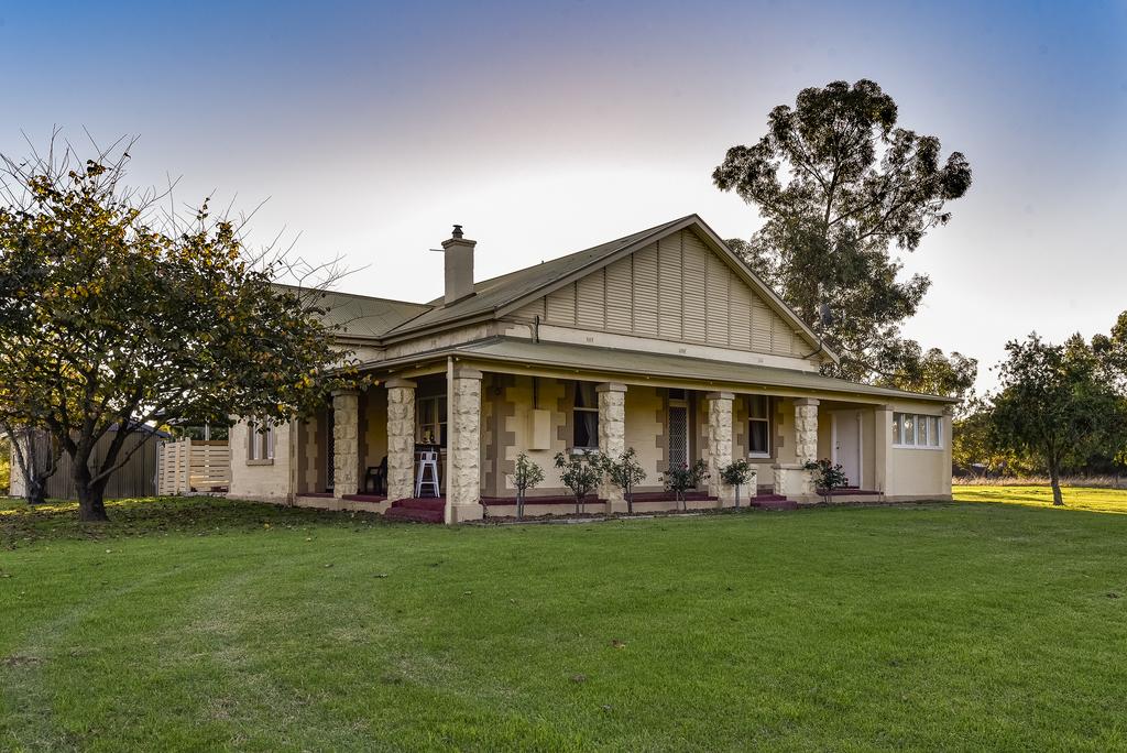 Naracoorte SA Sydneys Hotel