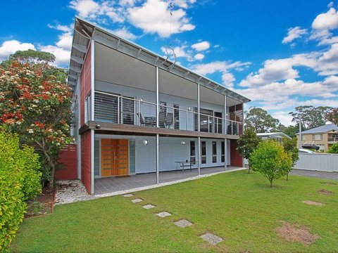 The Lake House - Lake Conjola - Sydneys Hotel 2