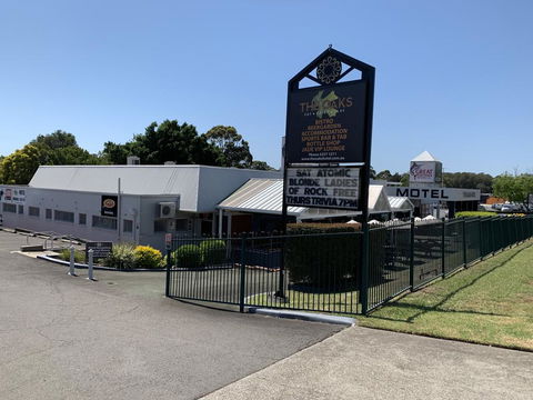 The Oaks Hotel Motel - Sydneys Hotel 0