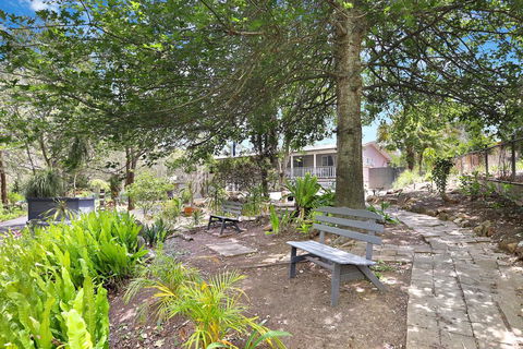 The Odd Gecko B&B - Sydneys Hotel 1