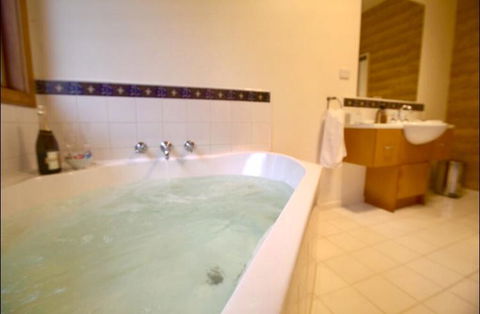 The Orchard Luxury Accommodation - Sydneys Hotel 2