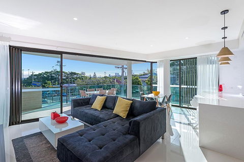 The Princess Of Bulimba - Executive 3BR Bulimba Apartment With Large Balcony Next To Oxford St - Sydneys Hotel 0