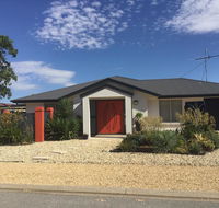 The Red Door - Sydneys Hotel