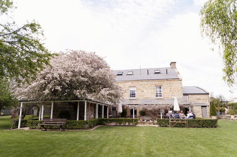 The Red Feather Inn - Sydneys Hotel 2