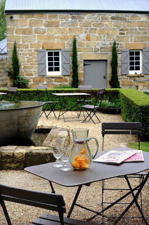 The Red Feather Inn - Sydneys Hotel 3