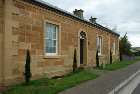 The Red Feather Inn - Sydneys Hotel 1