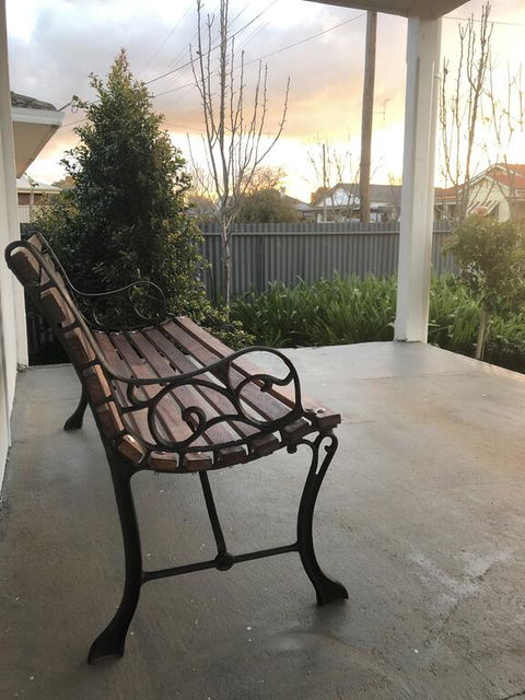 The Rested Guest 3 Bedroom Cottage West Wyalong - Sydneys Hotel 2