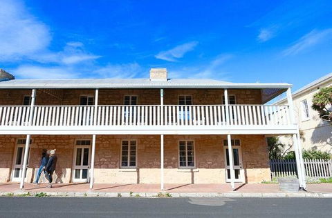 The Robe Terraces No.3 - Sydneys Hotel 3
