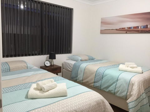 The Royal Dolphin Holiday Home - Sydneys Hotel 2