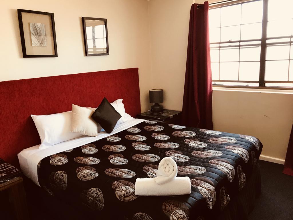 Kearneys Spring QLD Sydneys Hotel