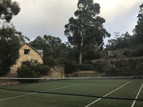 The Stone Cottage (with Tennis Court) - Sydneys Hotel 3