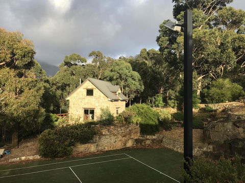 The Stone Cottage (with Tennis Court) - Sydneys Hotel 2